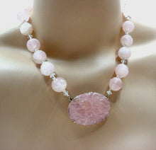 Carica l'immagine nel visualizzatore di Gallery, Rare Walter Lampl 14K Carved Rose Quartz Pendant Necklace