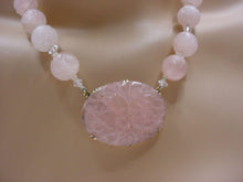 Carica l'immagine nel visualizzatore di Gallery, Rare Walter Lampl 14K Carved Rose Quartz Pendant Necklace