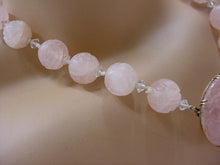 Carica l'immagine nel visualizzatore di Gallery, Rare Walter Lampl 14K Carved Rose Quartz Pendant Necklace