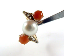 Charger l'image dans la galerie, Antique Romantic Toi et Moi Coral Pearl 14k Yellow Gold Engagement Ring