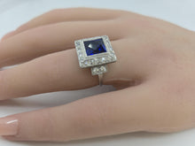 Carica l'immagine nel visualizzatore di Gallery, Lovely Art Deco Diamond Platinum Halo Engagement Cocktail Ring
