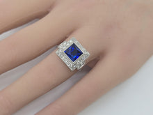 Carica l'immagine nel visualizzatore di Gallery, Lovely Art Deco Diamond Platinum Halo Engagement Cocktail Ring