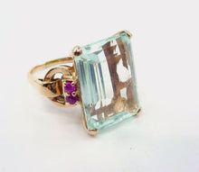 Carica l'immagine nel visualizzatore di Gallery, Stunning Retro 1940s Aquamarine Ruby 14k Rose Gold Cocktail Ring