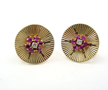 Load image into Gallery viewer, Vintage Retro 1940s Ruby Diamond Fluted Disc 14k Gold Screw-back Earrings