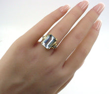 Load image into Gallery viewer, Stunning Retro 1940s Aquamarine 18k Yellow Gold Cocktail Ring
