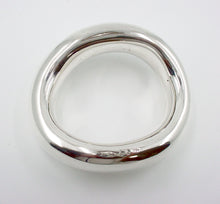 Charger l&#39;image dans la galerie, Tiffany &amp; Co. Angela Cummings Silver Modernist Twisted Large Bangle—Signed 1984

