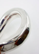Charger l&#39;image dans la galerie, Tiffany &amp; Co. Angela Cummings Silver Modernist Twisted Large Bangle—Signed 1984
