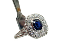 Carica l&#39;immagine nel visualizzatore di Gallery, Classic Art Deco Diamond Platinum Halo Engagement Cocktail Ring
