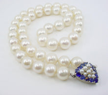 Carica l&#39;immagine nel visualizzatore di Gallery, Classic Cultured Pearl Sapphire Heart Clasp 14k White Gold Necklace
