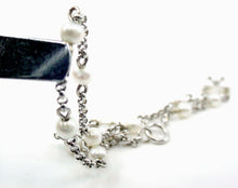 Carica l&#39;immagine nel visualizzatore di Gallery, Delicate Platinum Cultured Pearl Diamond Station Rolo Link Bracelet
