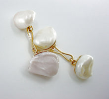 Load image into Gallery viewer, Vintage Antique Large &amp; Luminous Baroque Pearl 14k Yellow Gold Cufflinks
