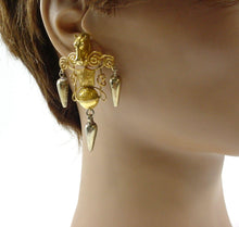 Charger l&#39;image dans la galerie, Exquisite Antique Equestrian Horse Etruscan Revival Gold Drop Earrings
