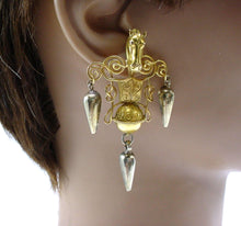 Charger l&#39;image dans la galerie, Exquisite Antique Equestrian Horse Etruscan Revival Gold Drop Earrings
