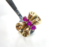 Carica l&#39;immagine nel visualizzatore di Gallery, Retro 1940 Ruby Ribbon Bow 14k Rose Gold Cocktail Ring

