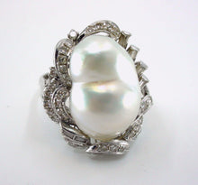 Charger l&#39;image dans la galerie, Elegant Platinum Cultured Pearl And Diamond Ring--20 mm
