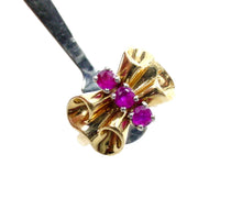 Carica l&#39;immagine nel visualizzatore di Gallery, Retro 1940 Ruby Ribbon Bow 14k Rose Gold Cocktail Ring
