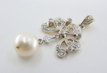 Carica l&#39;immagine nel visualizzatore di Gallery, Edwardian Platinum Diamond Drop Pearl 18k Gold Pendant

