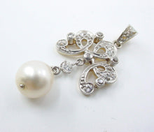 Carica l&#39;immagine nel visualizzatore di Gallery, Edwardian Platinum Diamond Drop Pearl 18k Gold Pendant
