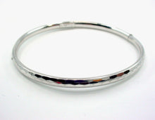 Load image into Gallery viewer, Sleek Wearable Platinum Hammered Bangle Bracelet--10 grams
