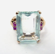Carica l'immagine nel visualizzatore di Gallery, Stunning Retro 1940s Aquamarine Ruby 14k Rose Gold Cocktail Ring
