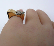 画像をギャラリービューアに読み込む, Handsome Retro 1940 Diamond 18k Gold "Tank" Cocktail Ring
